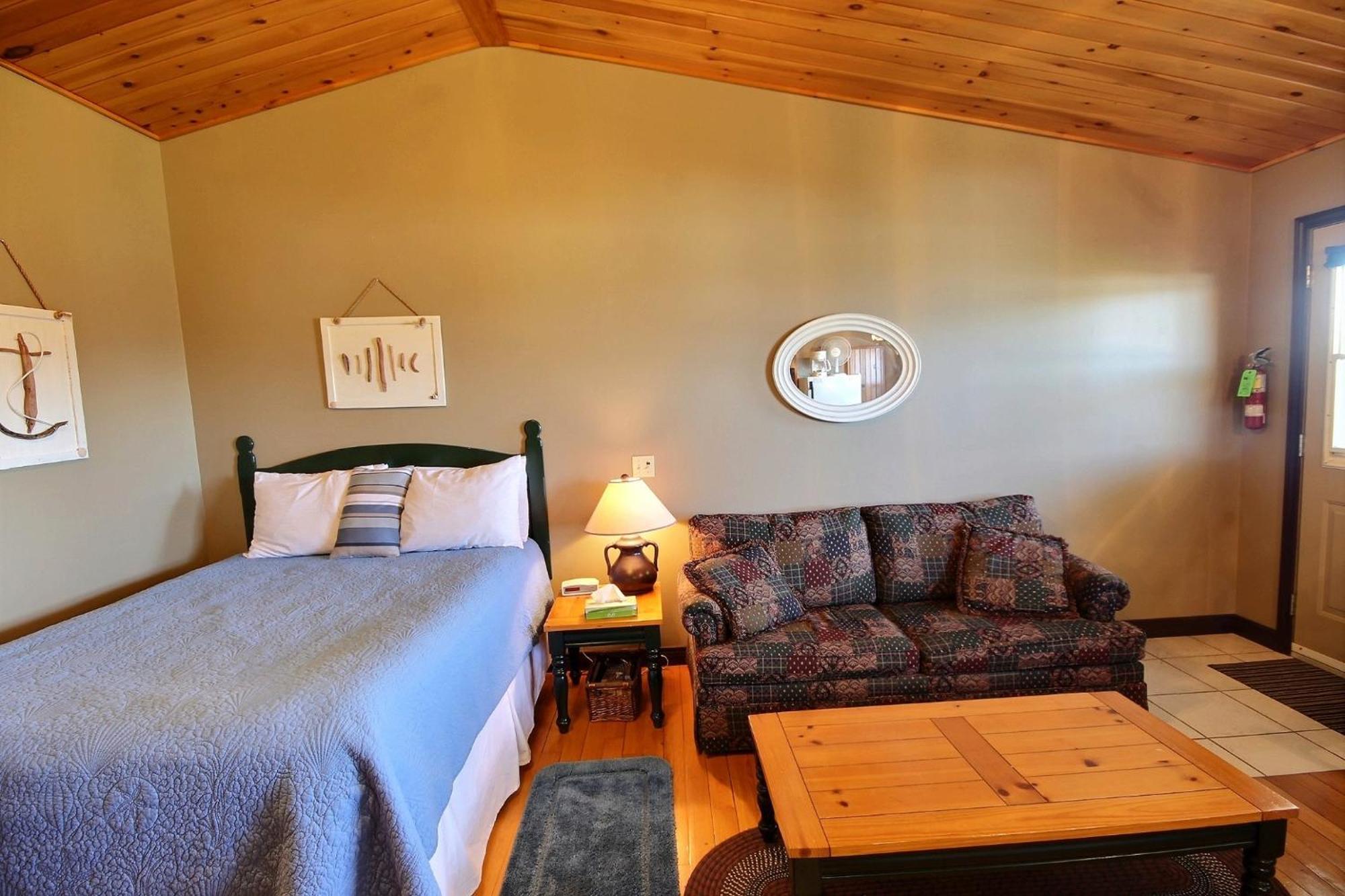 Cavendish Bosom Buddies Cottage Resort Room photo